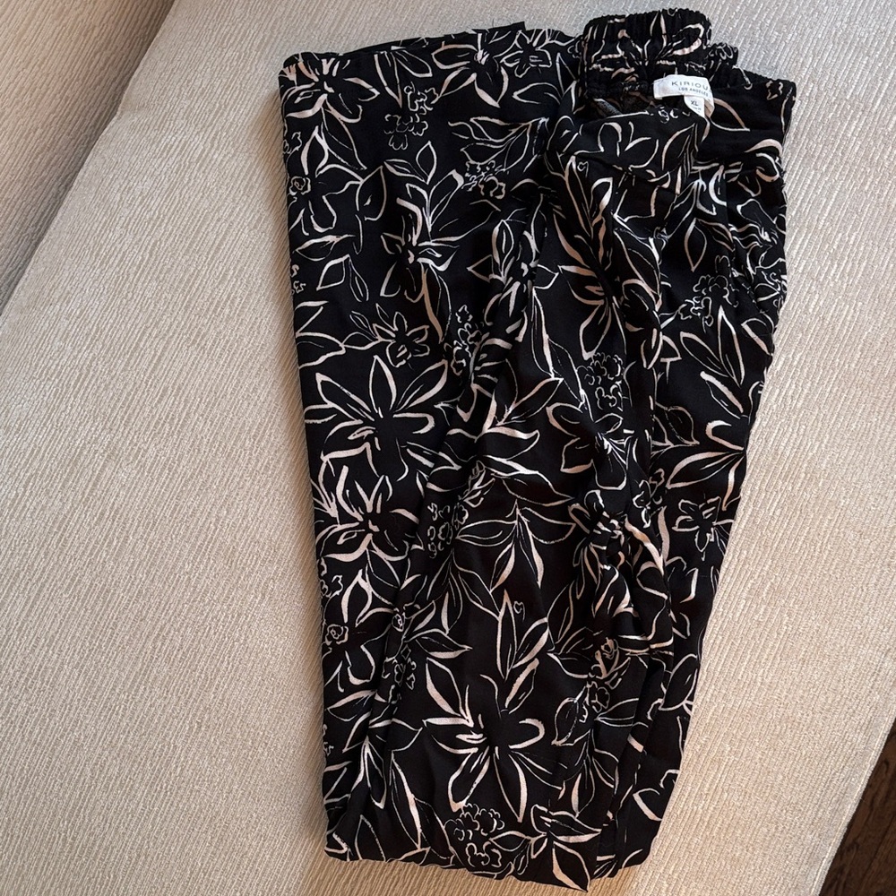 KIRIOUS Los Angeles Floral Black & White Pants - Size XL